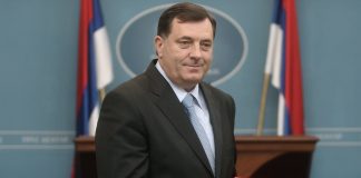 Milorad Dodik Sa Ustavom Rs Foto S Pasalic